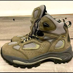Vasque Breeze III Brown Hiking Boots / Gore-Tex, Lace Up, Vibram Soles. W7